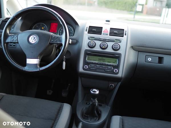 Volkswagen Touran - 22