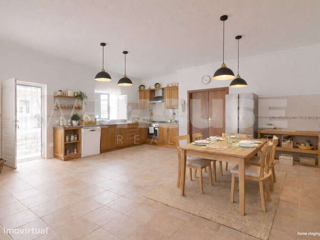 Moradia T4 com 280 m2, inserida em terreno com 2500 m2 em Palmela-5