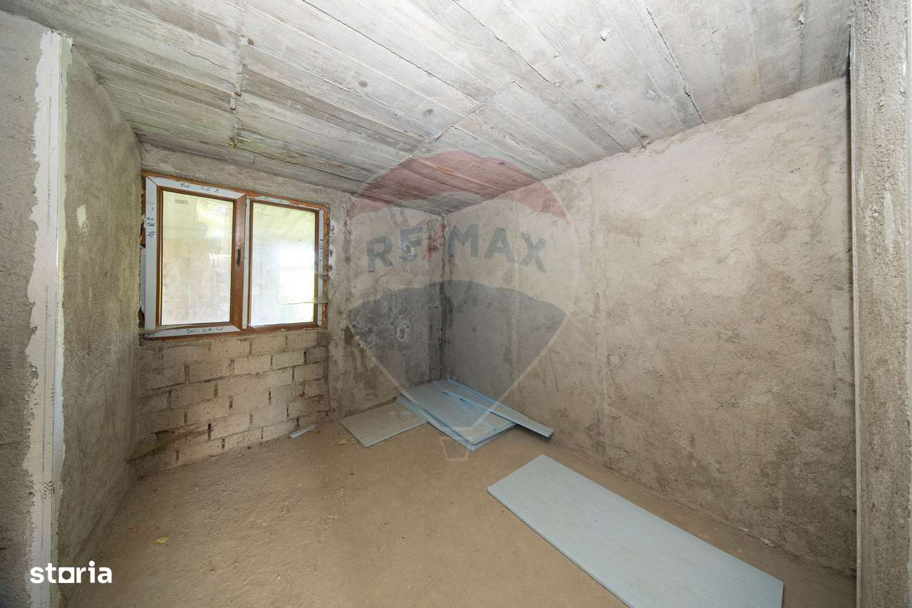 Casă / Vilă cu 8 camere / 7 bai de vânzare, Moieciu de Jos-18