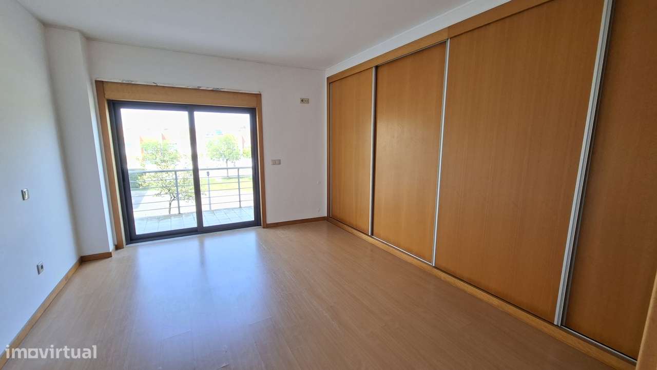 Apartamento T4 com 297m², Garagem e Lugar  estacionamento  Pinhal Novo-10