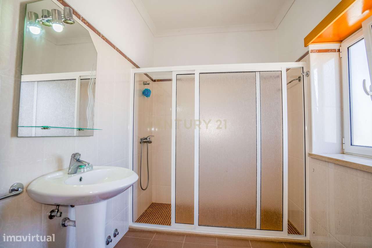 Moradia T6, localizada numa das zonas mais valorizadas do Oeste-18