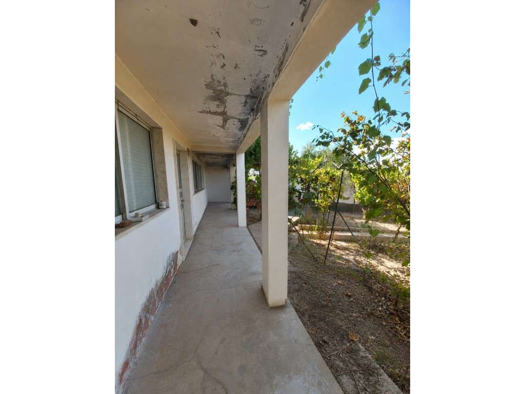 Moradia com 232 m², terreno de 630 m², piso inferior ao nível do ja...-34
