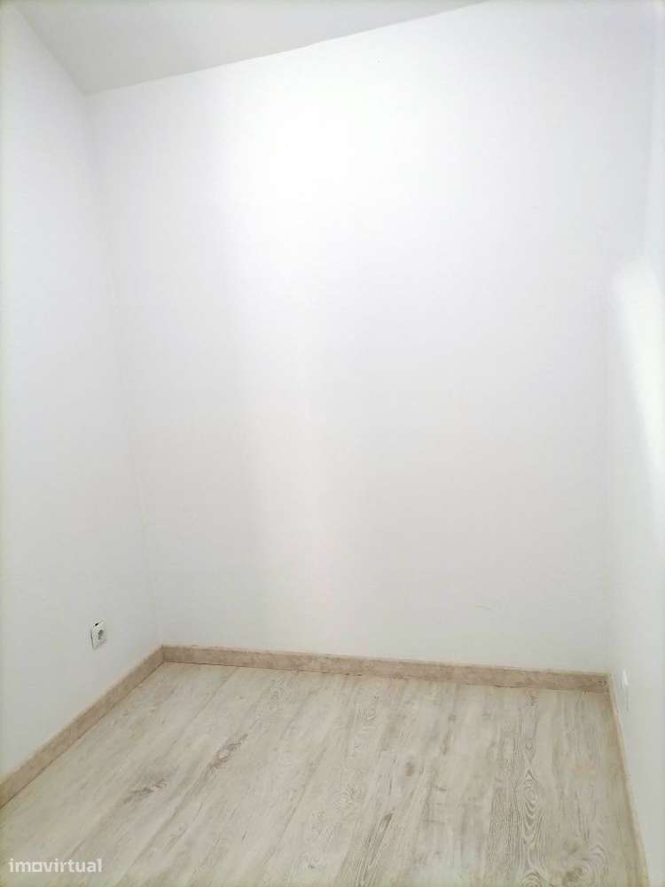 Moradia Remodelada em banda na Rua do Sítio ao Casalinho da Ajuda.-30