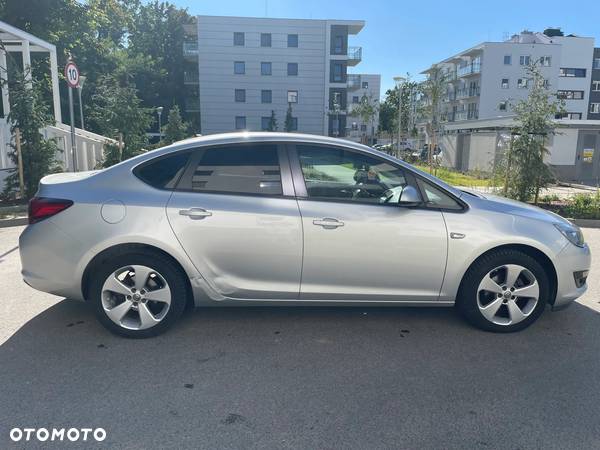 Opel Astra IV 1.4 T Active EU6 - 6