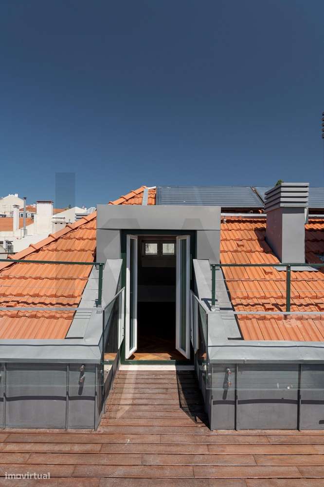 Apartamento Duplex T2+1 com Garagem e Terraço na Estrela-28