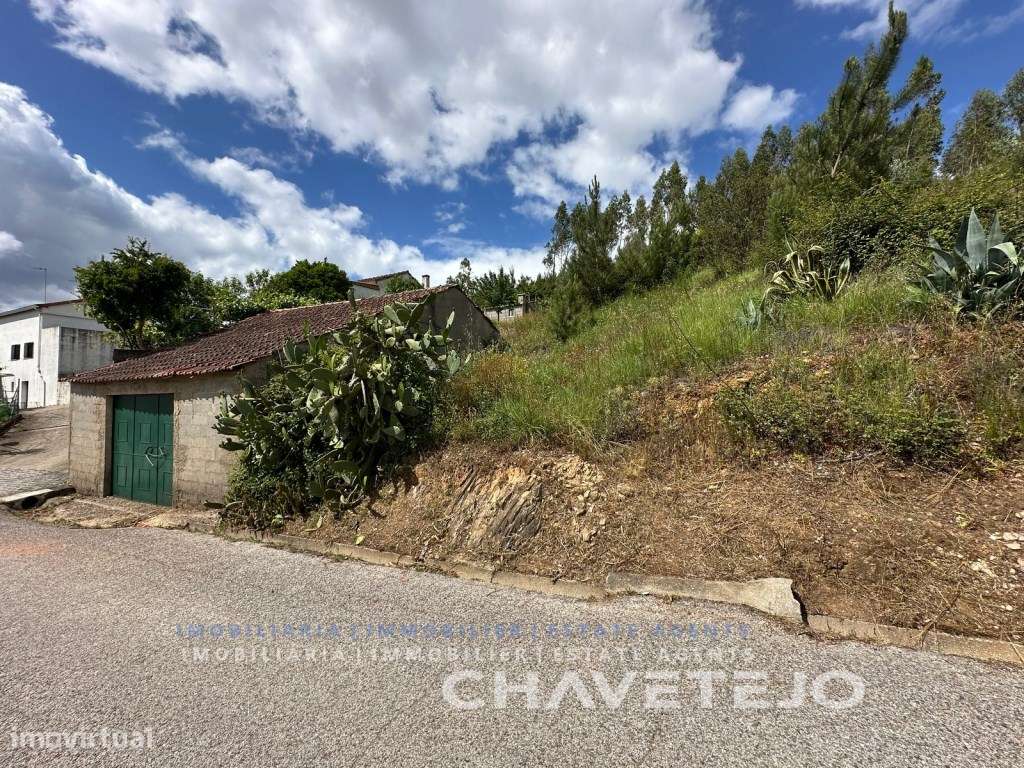 Quintinha com duas casas de campo e uma arrecadação a cerca de 4 km...-44