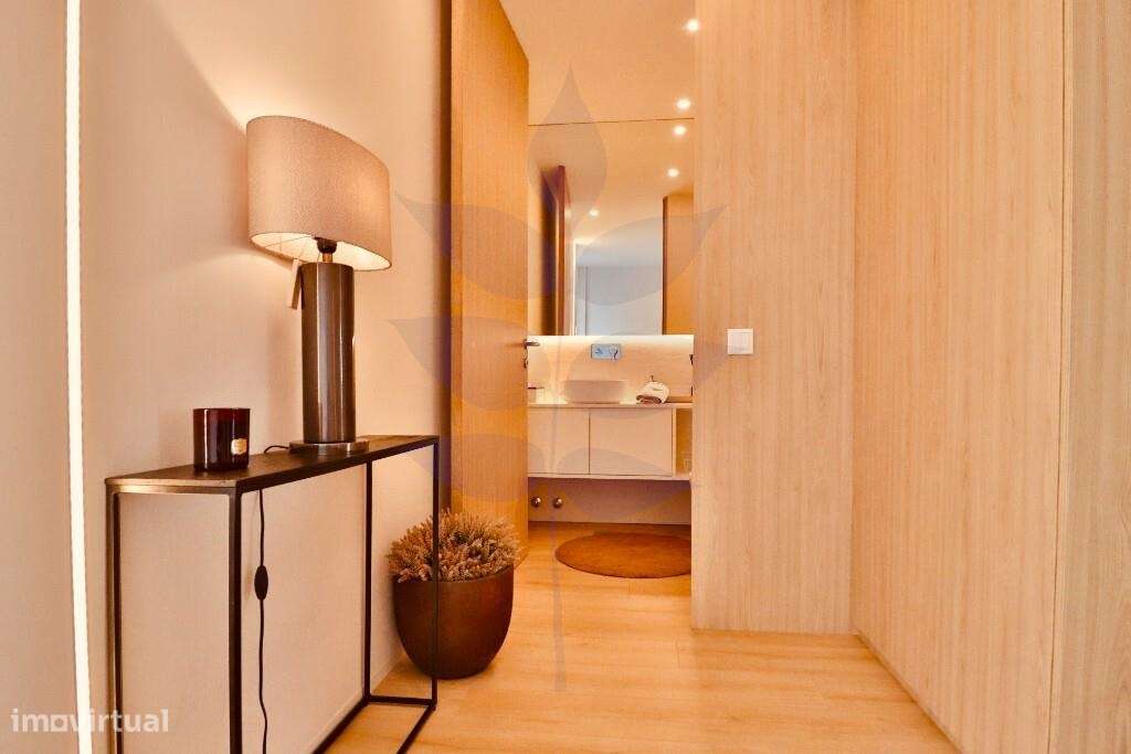 Vende-se T3 Duplex - Condominio Fechado - Como Novo - Empreendimento V-6