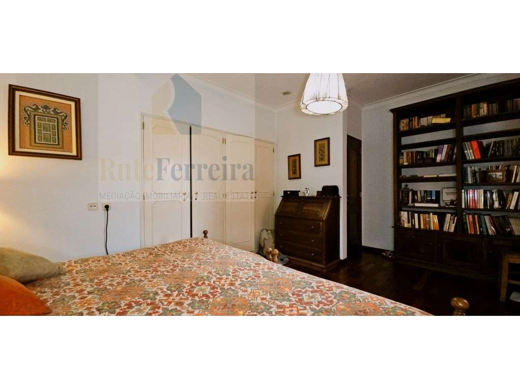 Moradia T5 com jardim privado e garagem !!-38