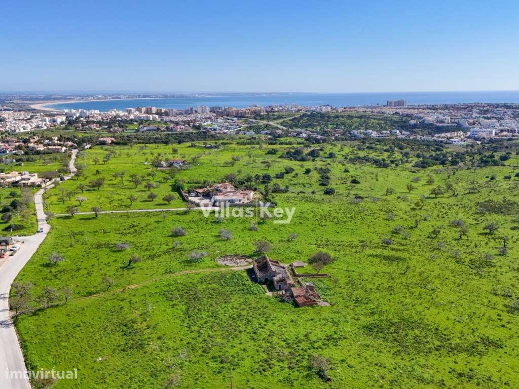 Terreno com ruína, vista mar junto ao Golfe, em Lagos/Algarve - Grande imagem: 4/14