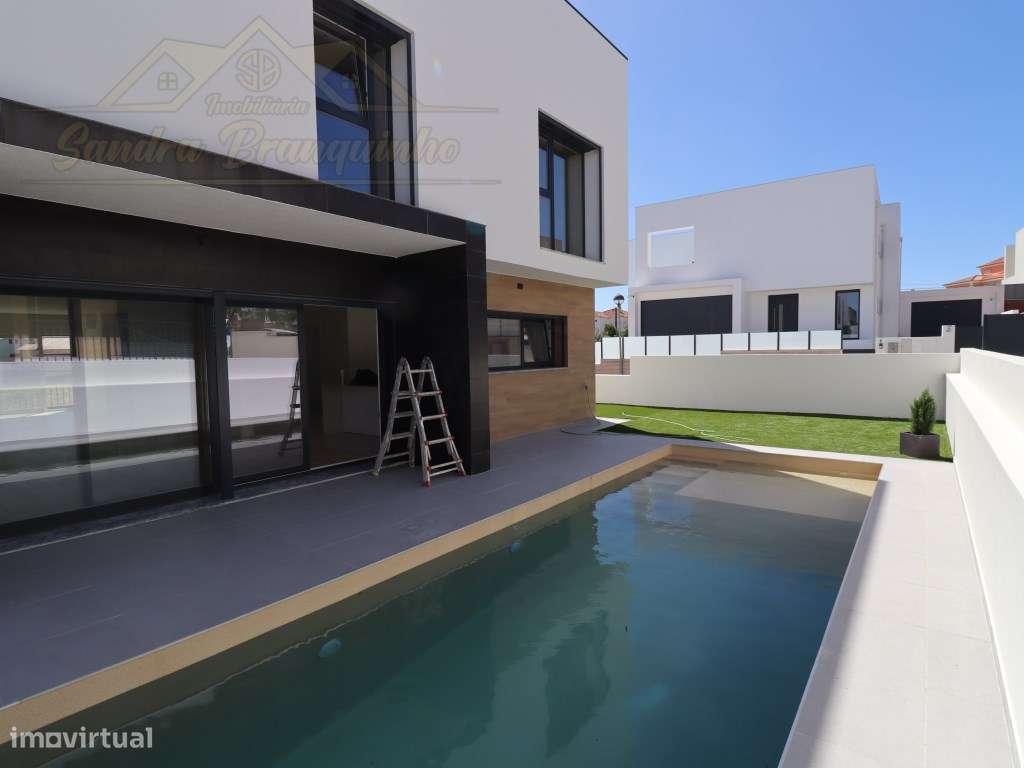 Moradia T5(NOVA) com Piscina-4