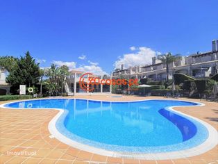 Moradia T2+1 com vista mar, piscina, jardins e garagem em Almancil