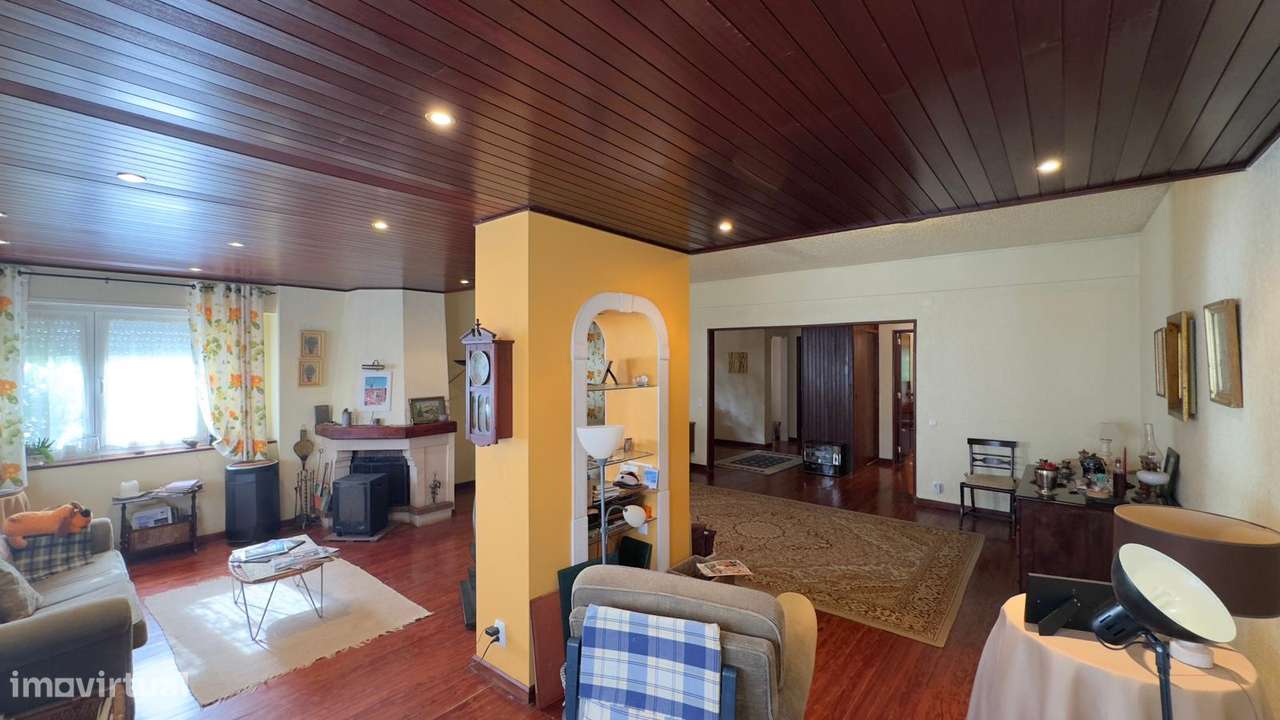 Moradia T6 - 220m2 - 3 pisos - 2 garagens - Barro - Pinheiro de Loures-9