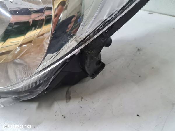 Lampa przednia lewa Toyota Yaris II lift - 4