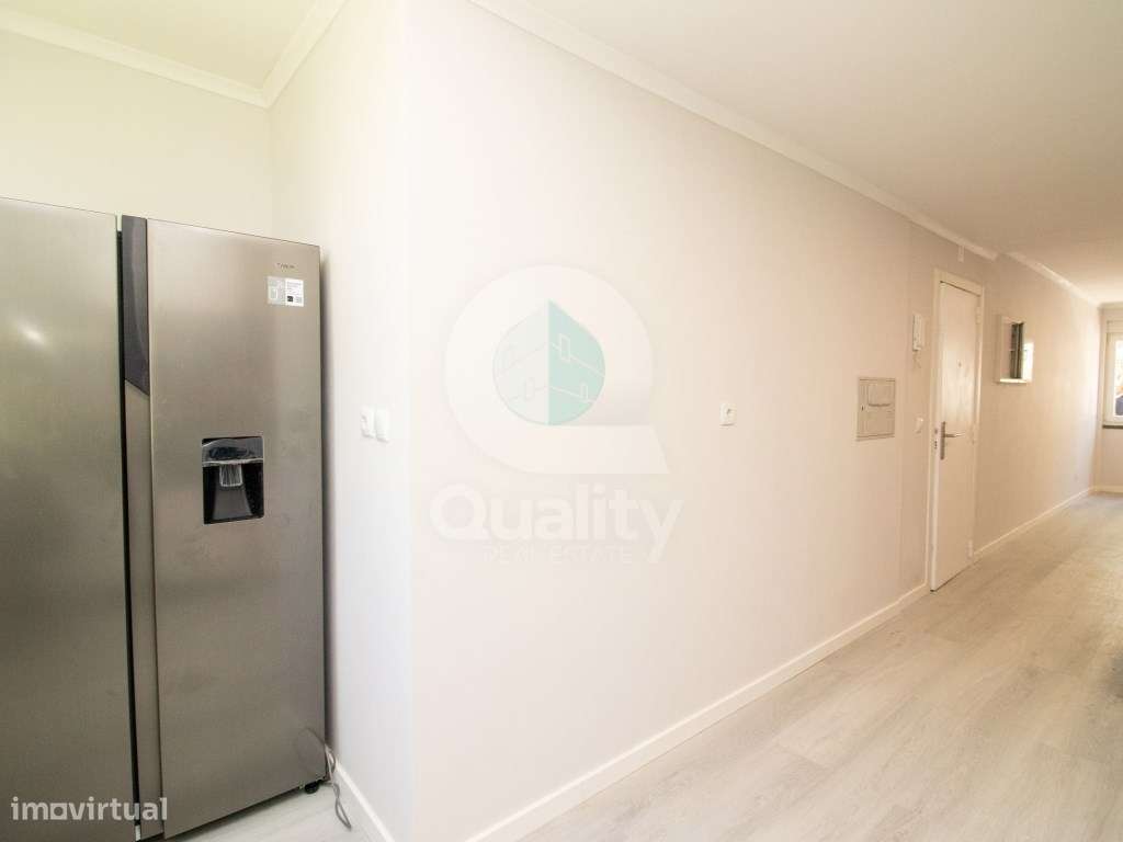 Apartamento T2 totalmente remodelado, localizado numa das zonas mai...-11