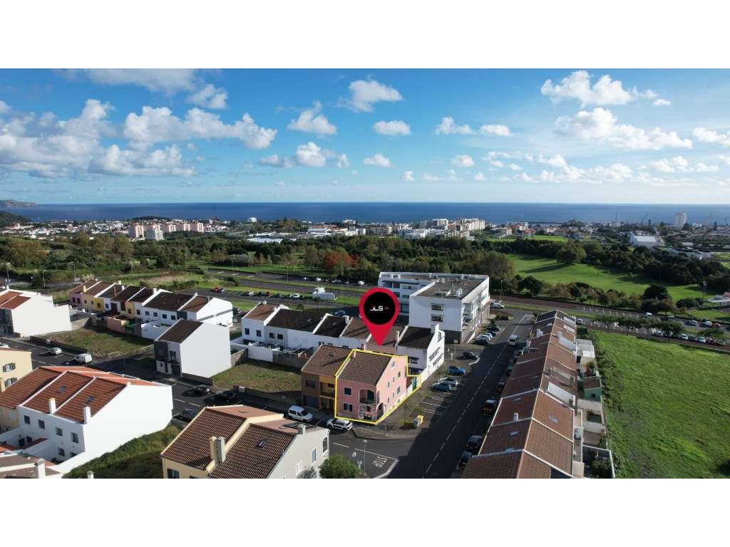 Moradia V4+1 próximo do Parque Urbano, São Pedro, Ponta Delgada-29