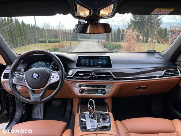 BMW Seria 7 750Li xDrive - 12