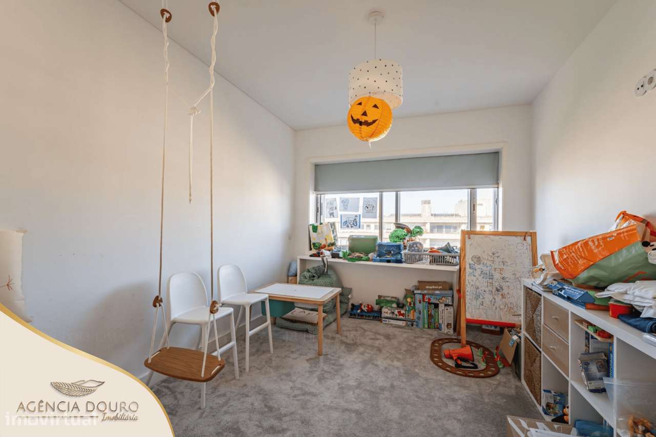 Apartamento T4 na 1ª linha do mar em Matosinhos-16