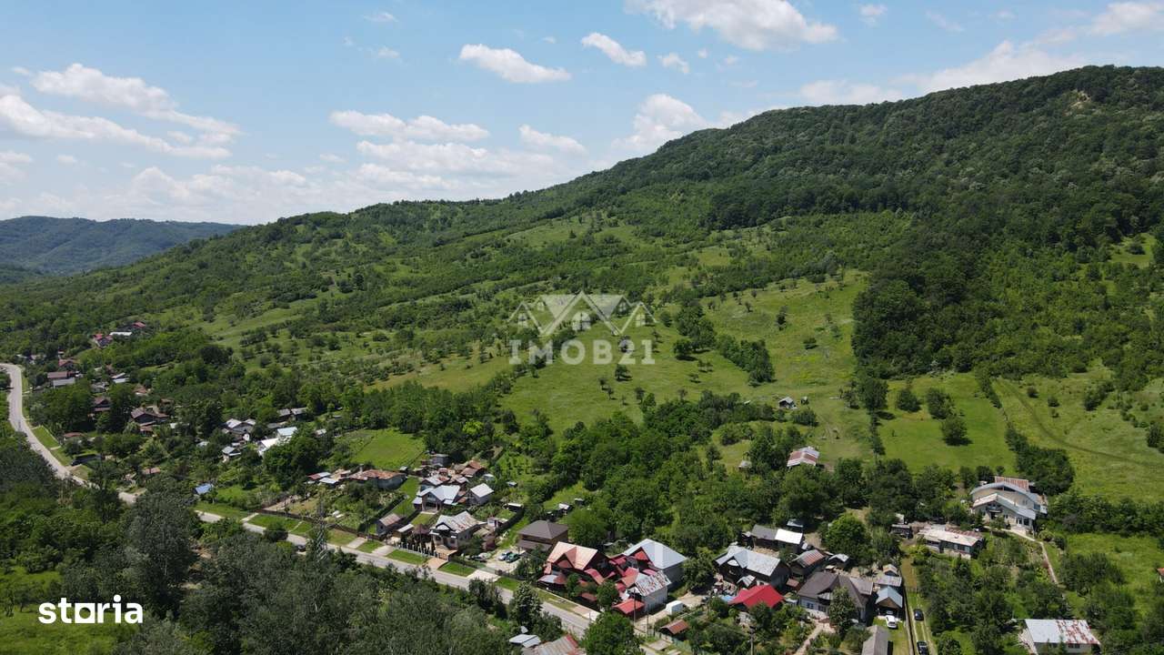 Teren spectaculos cu padure, livada si priveliste panoramica in Soimar-11