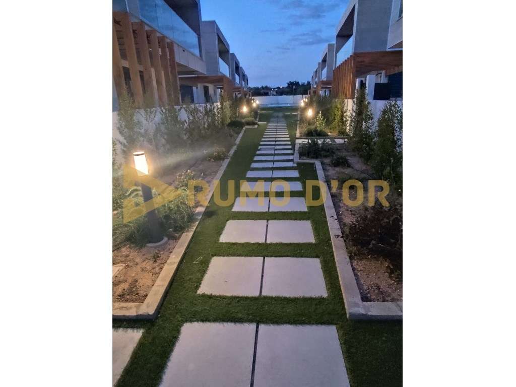 Moradia T4, garagem e piscina em Condomínio privado Albufeira-5
