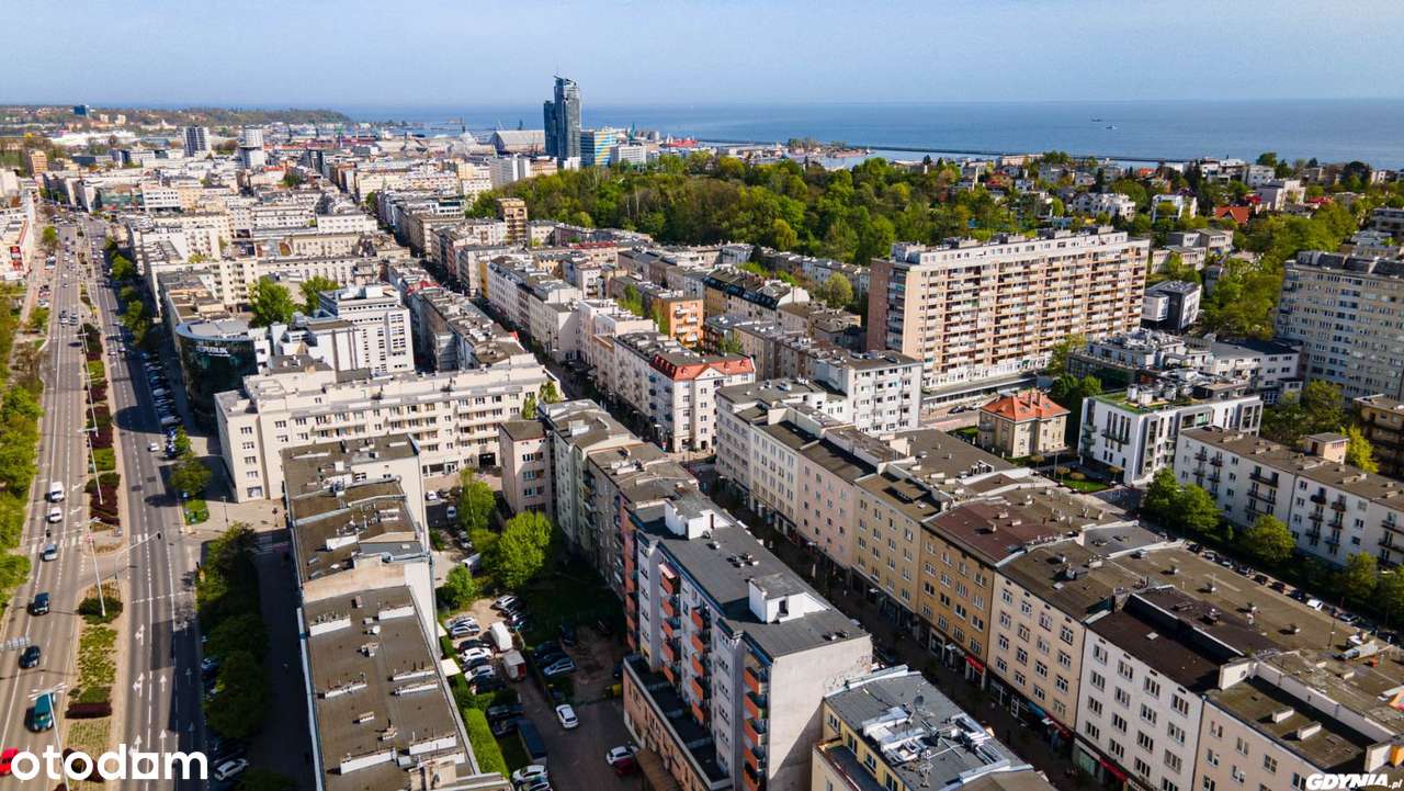 Reprezentacyjny wysoki lokal z dużymi witrynami.Świętojańska 104A - Pełny obrazek: 1/8