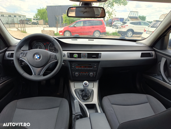 BMW Seria 3 318d Touring - 8