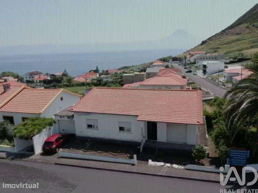 Casa T4 em Velas (São Jorge) de 200,00 m2 - Grande imagem: 1/26