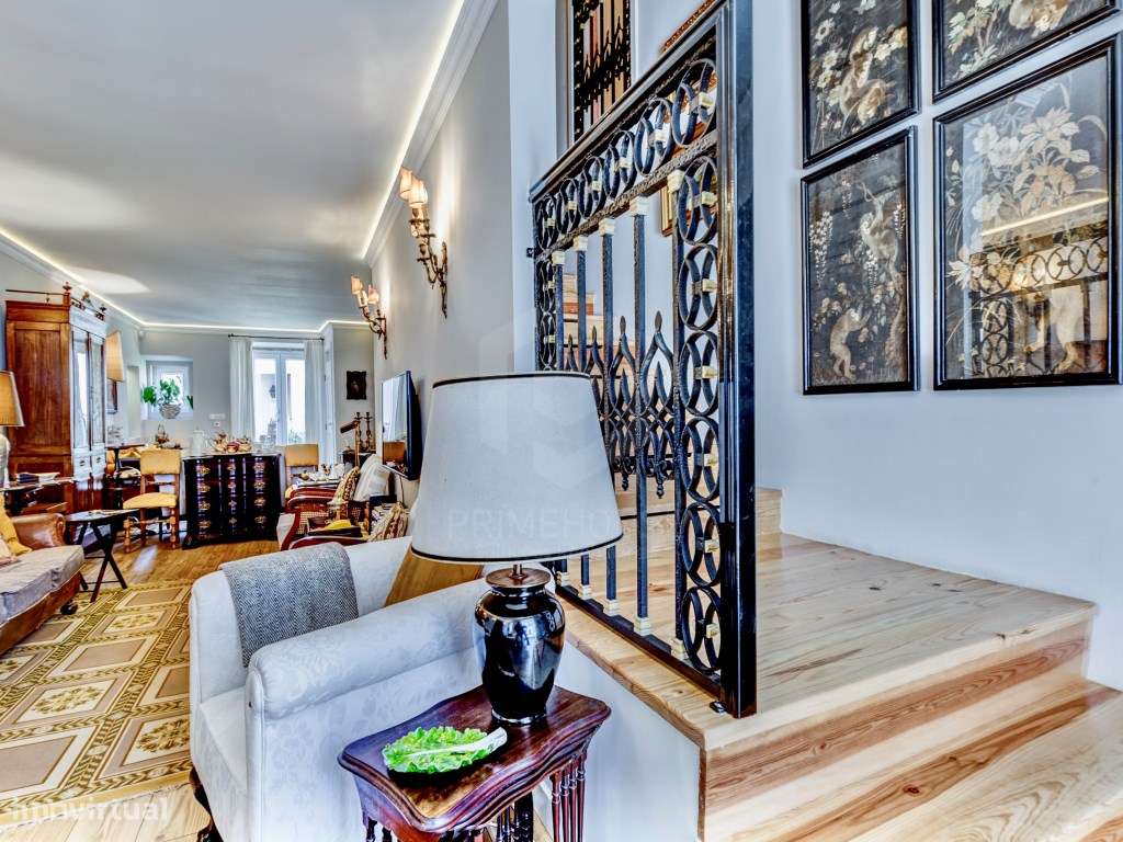 Moradia T4+1 no Centro da Vila Nogueira de Azeitão-9