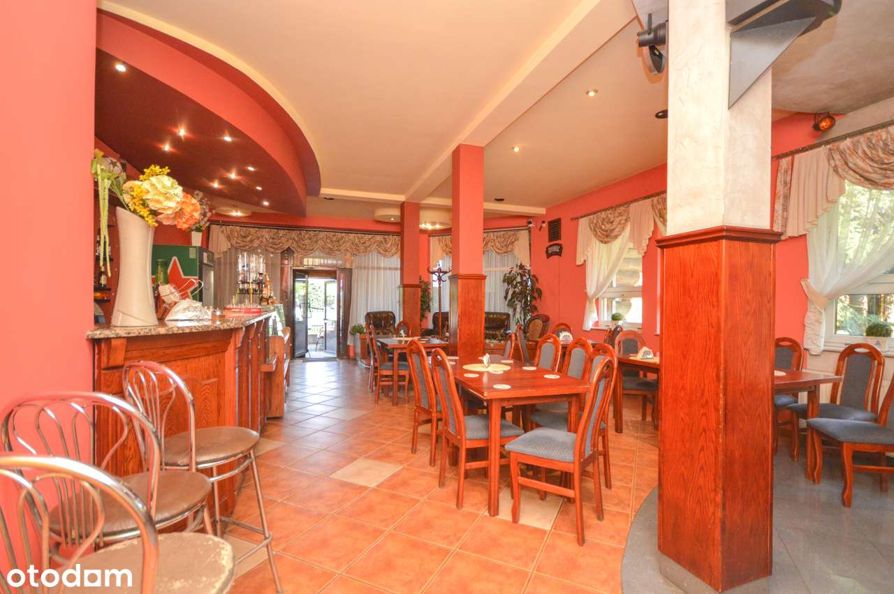 Budynek usługowo-mieszkalny przy głównej drodze krajowej nr 44-12