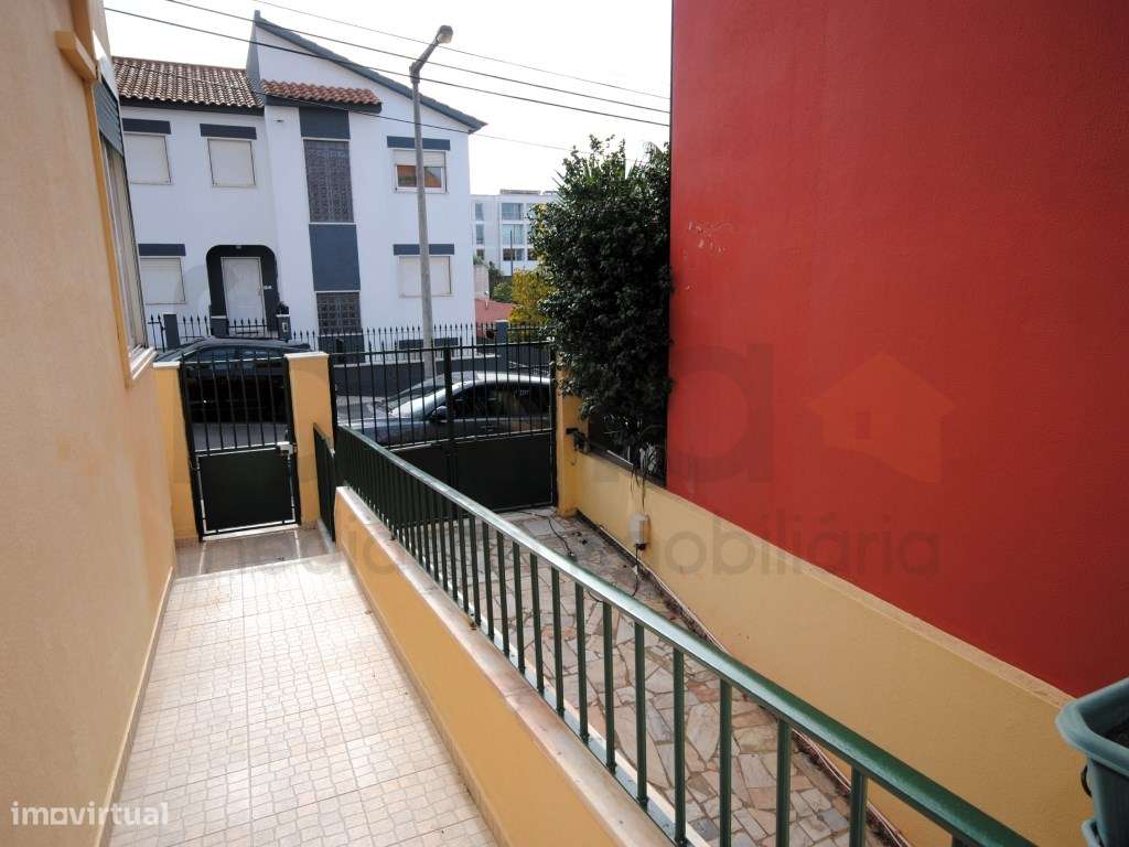 **Oportunidade Única: Moradia T6 à Venda!**-7