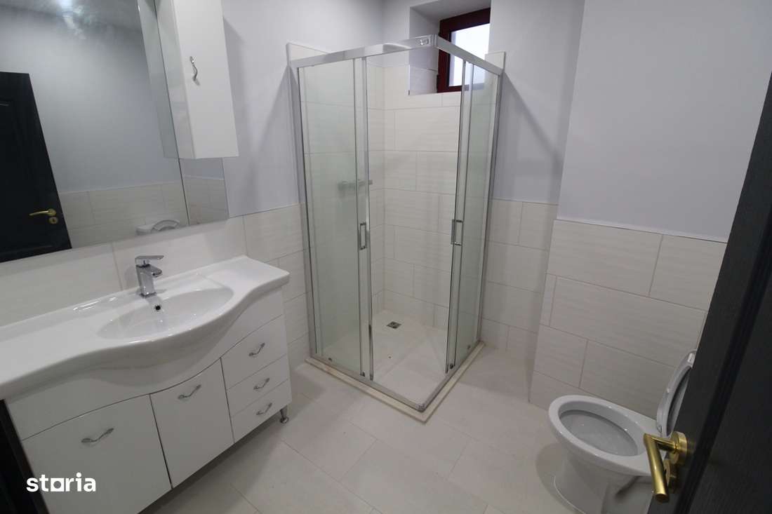 Vând imobil cu spații comerciale/apartamente D+P+3E în Hunedoara...-18