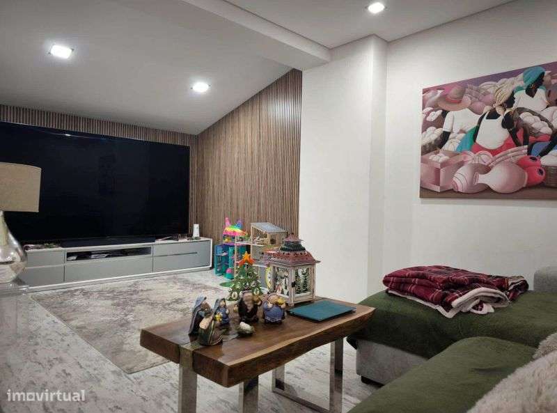 Moradia T3 em Valbom Garagem p/ 3 carros | Bons acessos - Grande imagem: 4/10