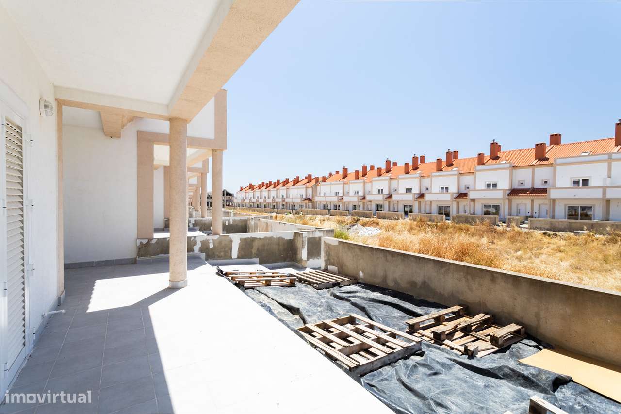 Moradia T3 em Construção com Garagem Dupla, Sótão e Terraço-18
