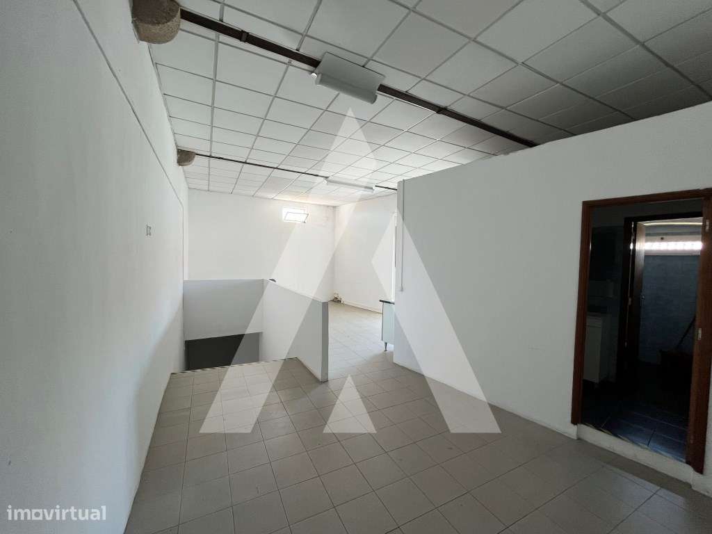 Edifício composto por Lojas e Escritórios no centro Histórico de Év...-17