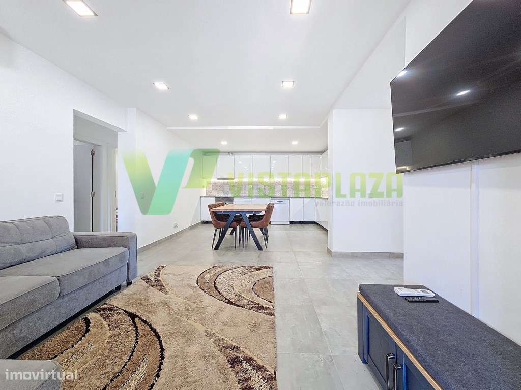 Moradia M5+1 Mexilhoeira Carregação, Completamente Renovada Com Gar... - Grande imagem: 1/55