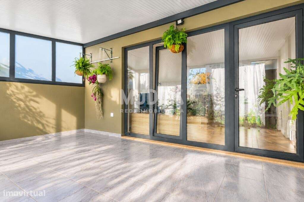 Moradia totalmente remodelada em 2025 — charme, modernidade e um jardi-39