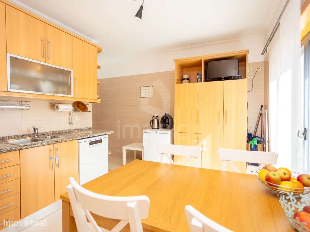 Apartamento T2 Usado com lugar de estacionamento em Vialonga - Grande imagem: 2/28