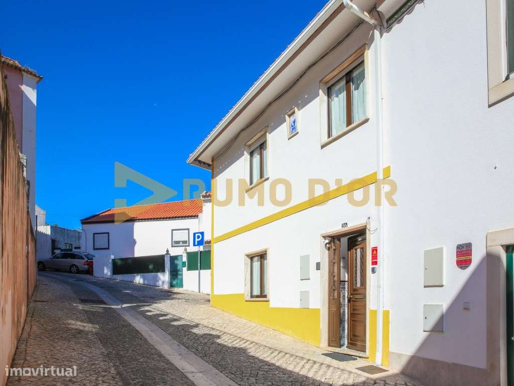 Moradia T2 - Centro de Alenquer - Luminosa e Pronta a Habitar-1