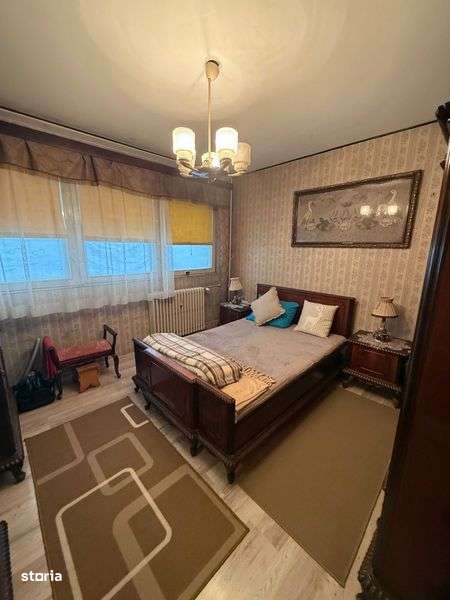 Apartament decomandat, confort 1, etaj 5 din 7 cu lift, bloc linistit, la 2 min de piata, apropiere mijloace de transport, necesitatea renovatiei, se poate elibera de mobila imediat pentru urmatorul proprietar imediat, acte, pret negociabil