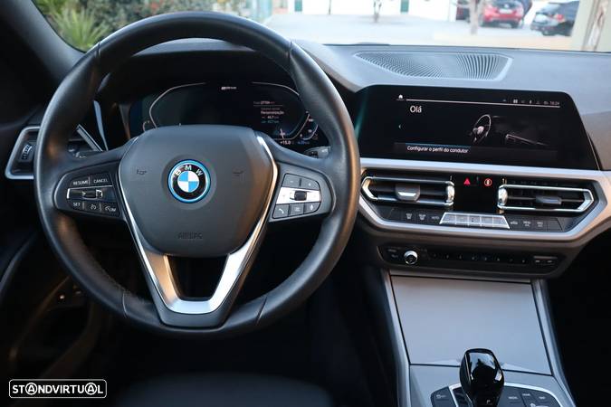 BMW 320 e Touring Corporate Edition Auto - 31