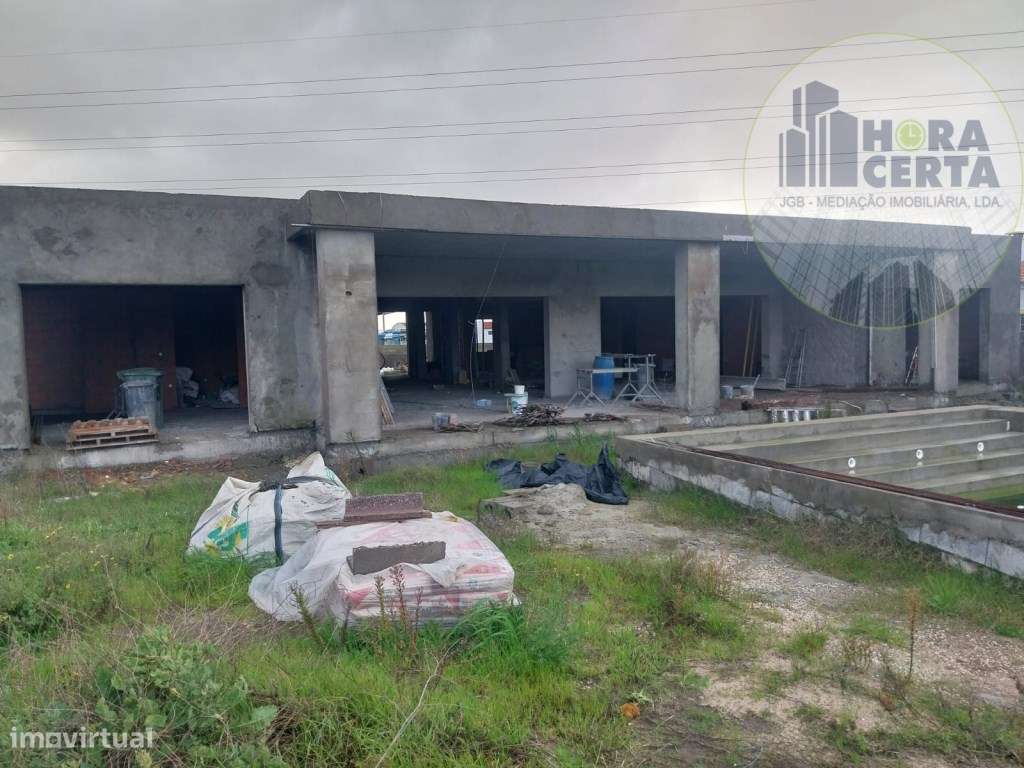 Moradia V6 em Foros de Salvaterra!-16