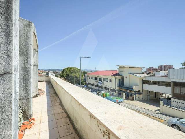 Moradia T6 Isolada  e de Prestígio em São João da Madeira!-17