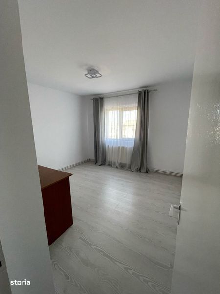 Apartament 3 camere, 2 bai, izolat si finisat deosebit