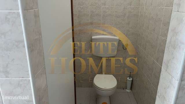 Armazém para venda na Quinta do Anjo.-30