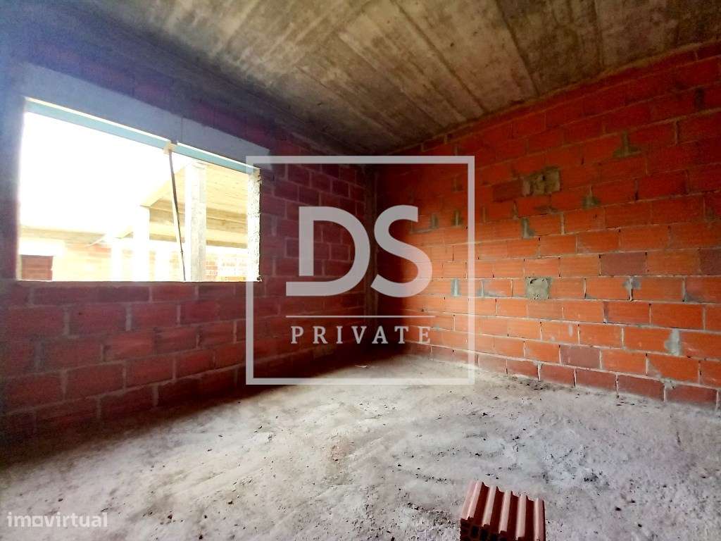 Moradia T3 Térrea unifamiliar de arquitetura moderna em fase de constr-18