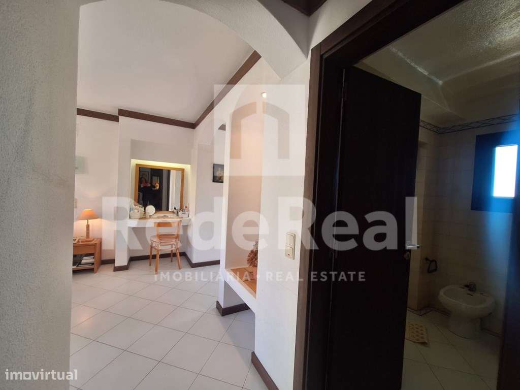 Moradia T3 + 1 com Piscina Privada e Boas Áreas no Coração de Albuf...-34