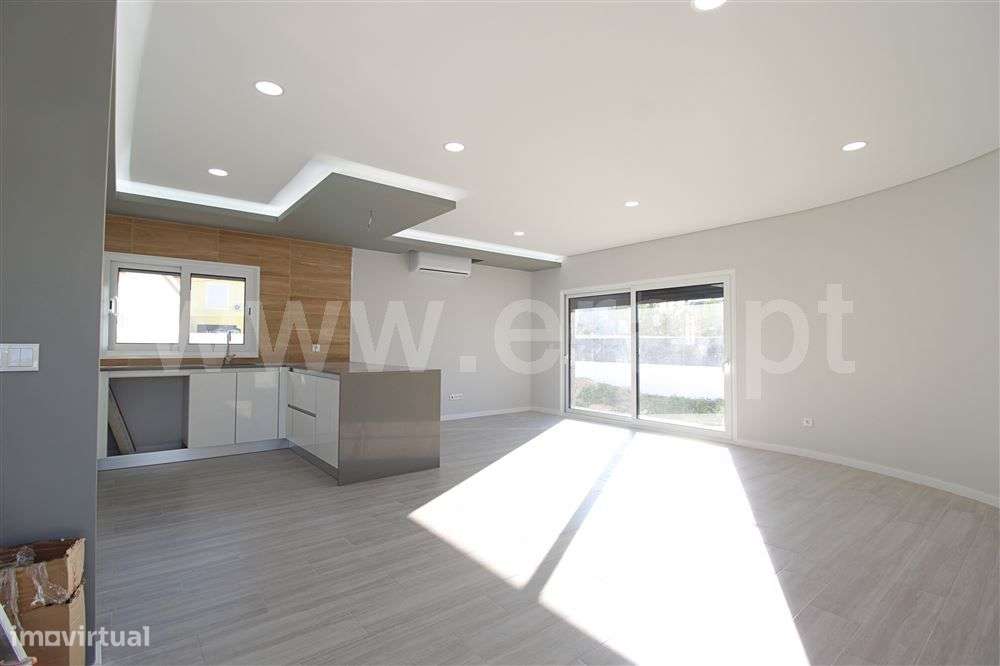 Moradia Isolada T4; Fernão Ferro - Grande imagem: 3/18