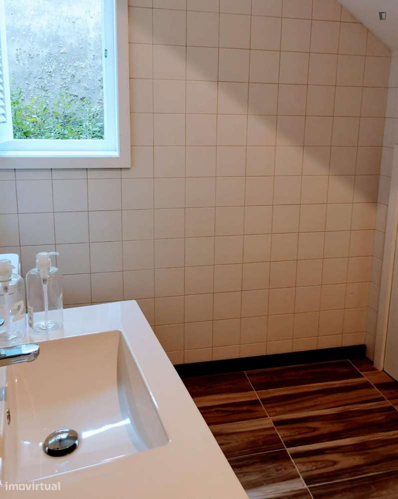 Quarto - localizado em Sé de Braga e São Lázaro Braga - Grande imagem: 4/17