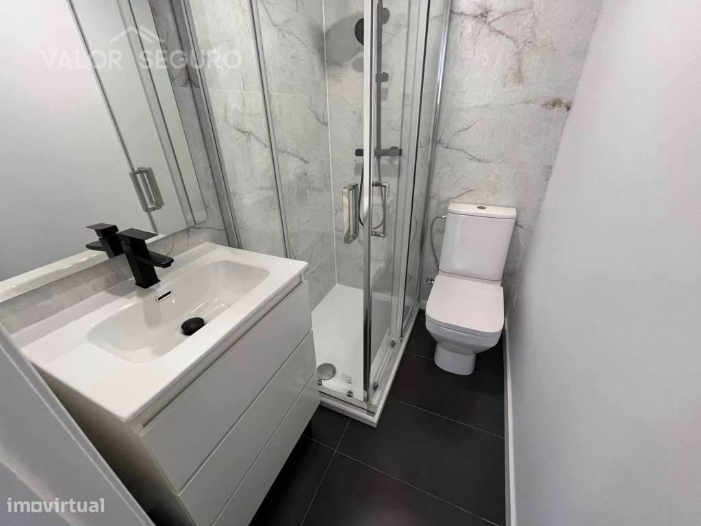 Apartamento T3 remodelado e com terraço-15