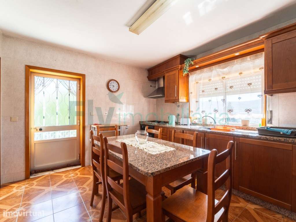 MORADIA TÉRREA COM GRANDE POTENCIAL | GARAGEM E JARDIM-36