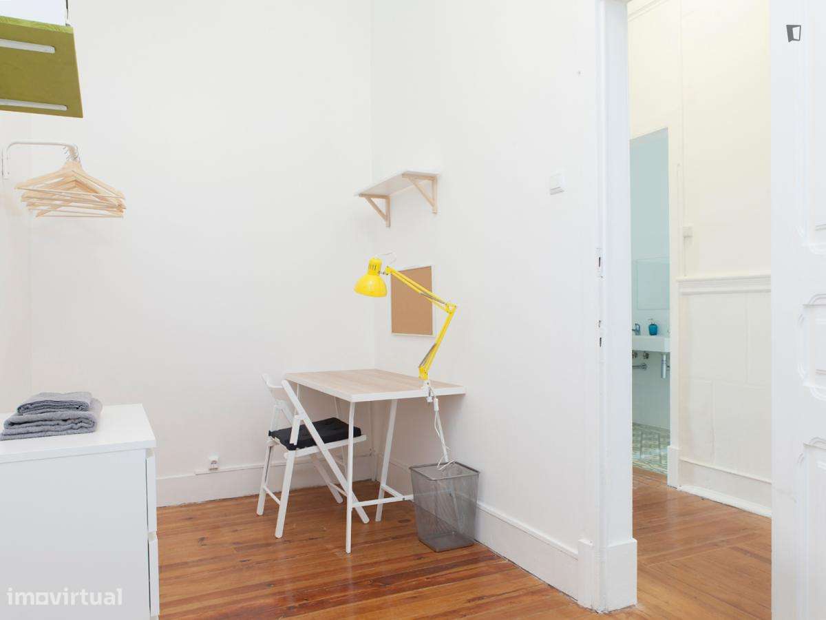 Quarto - localizado em São Sebastião Lisbon - Grande imagem: 4/10